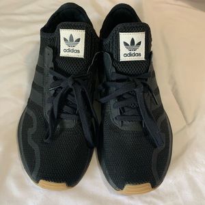 Adidas mens tennis shoes size 8.5
